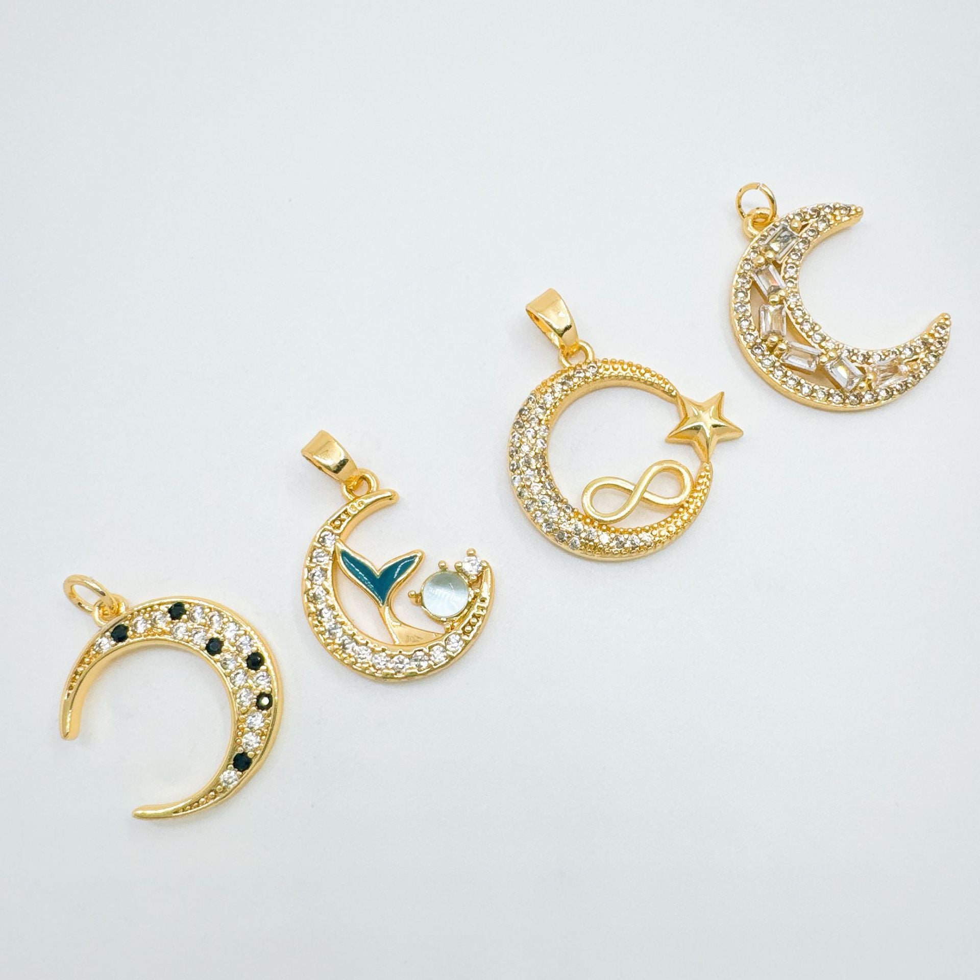 Wholesale Elegant Gold Plated Zircon Moon Pendant Necklace Boutique Resale