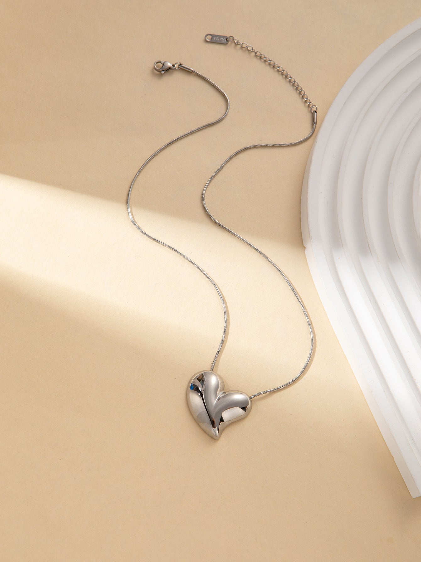 Wholesale titanium steel light luxury three-dimensional love necklace