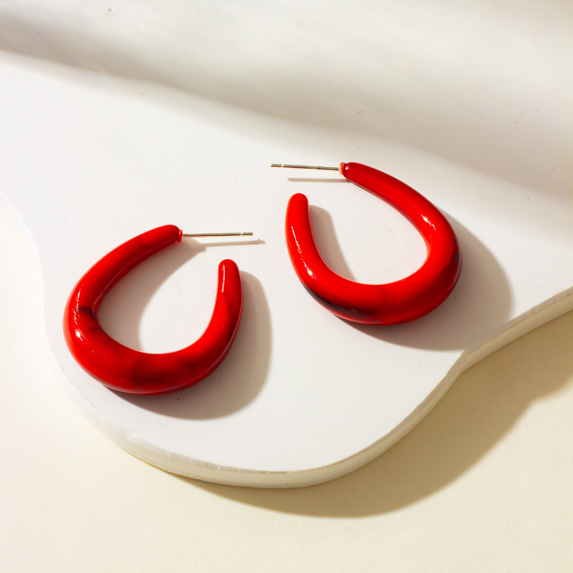 Großhandel Acryl-Stereozylindrische C-förmige Ohrringe