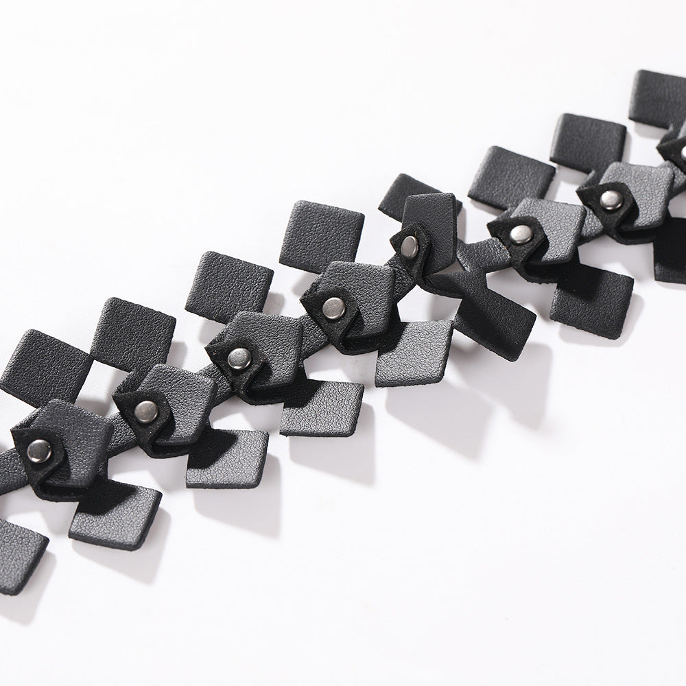 Wholesale  Retro Fashion Black Three-dimensional Necklace