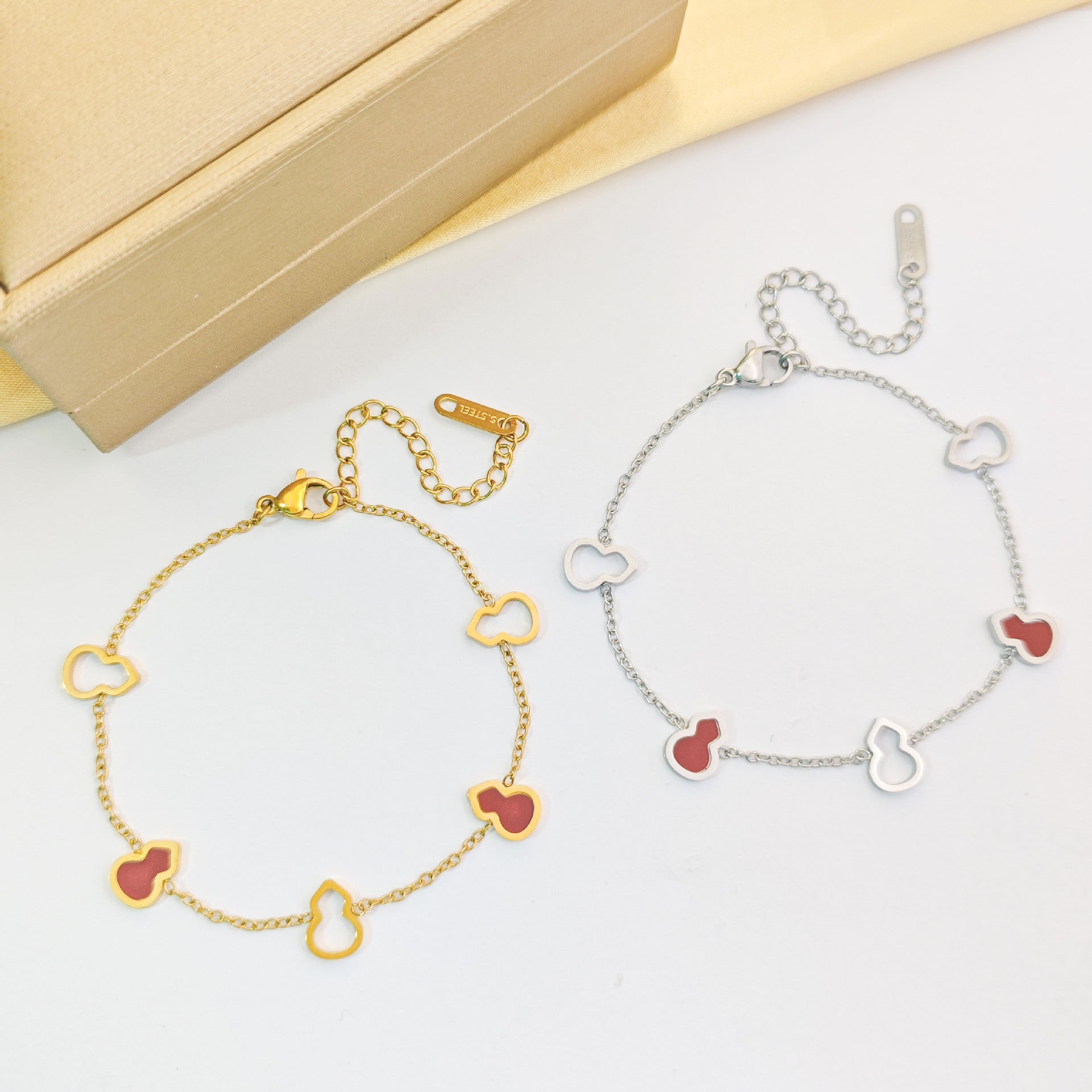 Wholesale Red Gourd Charm Bracelet,  Titanium Steel with Gold Electroplating,  Trendy Jewelry Accessory for Women Everyday Wear