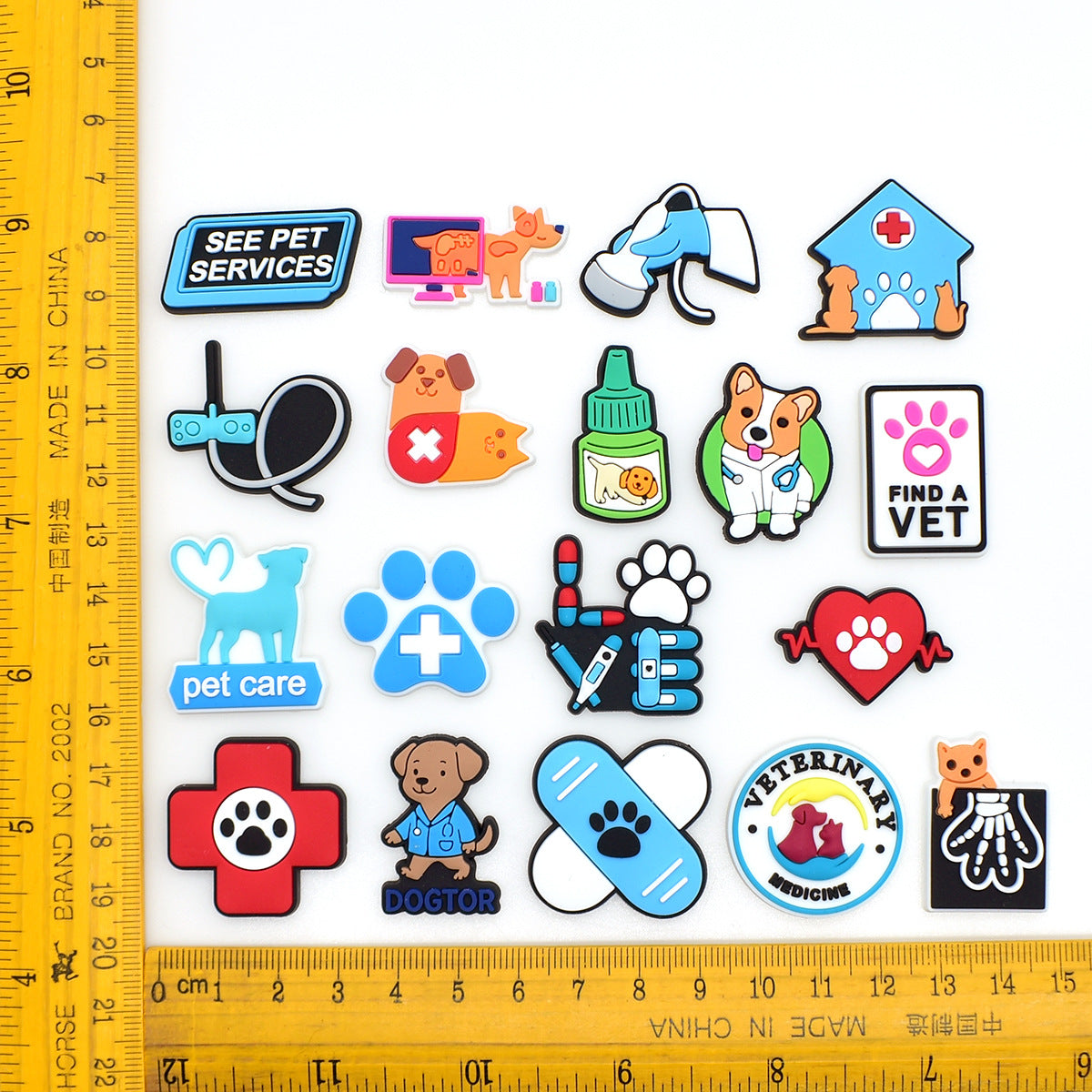 Wholesale Random 100pcs Pet Medical Series PVC Soft Rubber Shoe Buckle Decoration