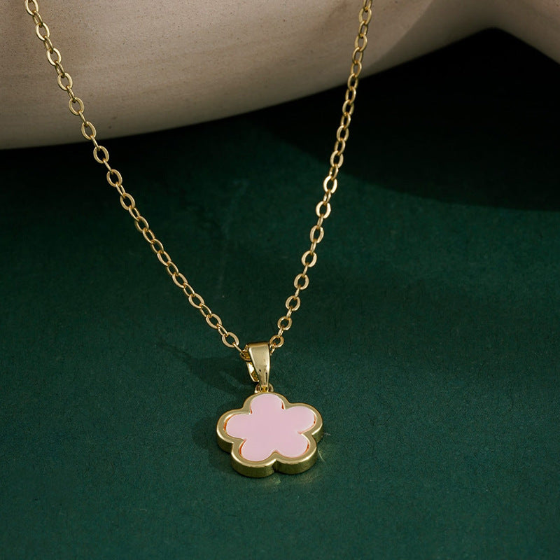 Wholesale Stylish White Five-Petal Flower Pendant Necklace with Geometric Design for Women Everyday Jewelry