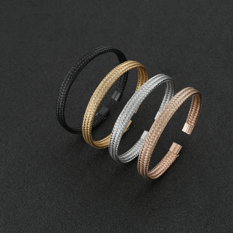 Bracciale intrecciato a maglia a forma di C in acciaio al titanio all'ingrosso