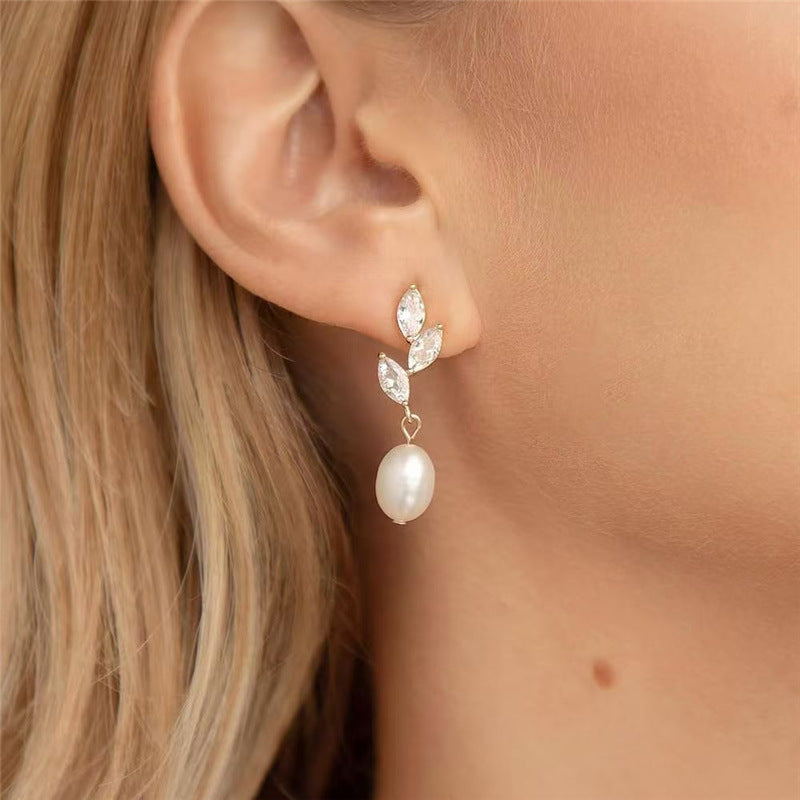 Wholesale Light luxury temperament pearl earrings super flash zirconia leaf pearl earrings