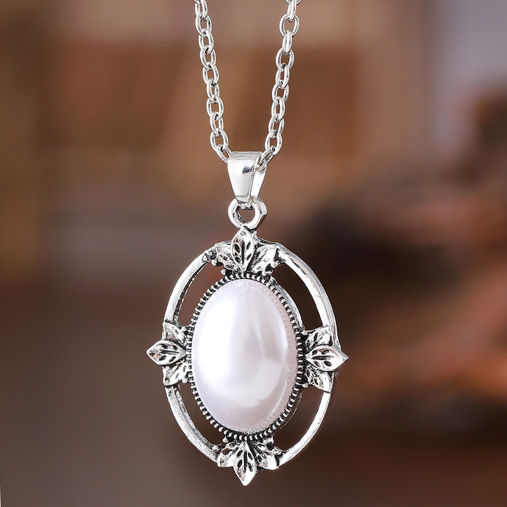 Wholesale Retro Hollow Bohemian Style Inlaid Oval Pearl Alloy Pendant Necklace