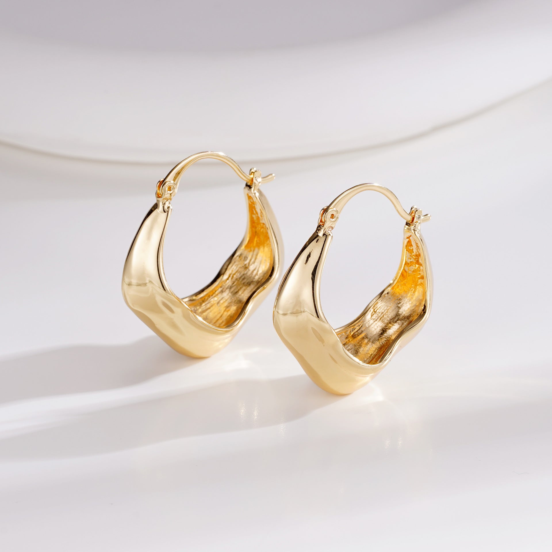 Wholesale  metal irregular pleated earrings