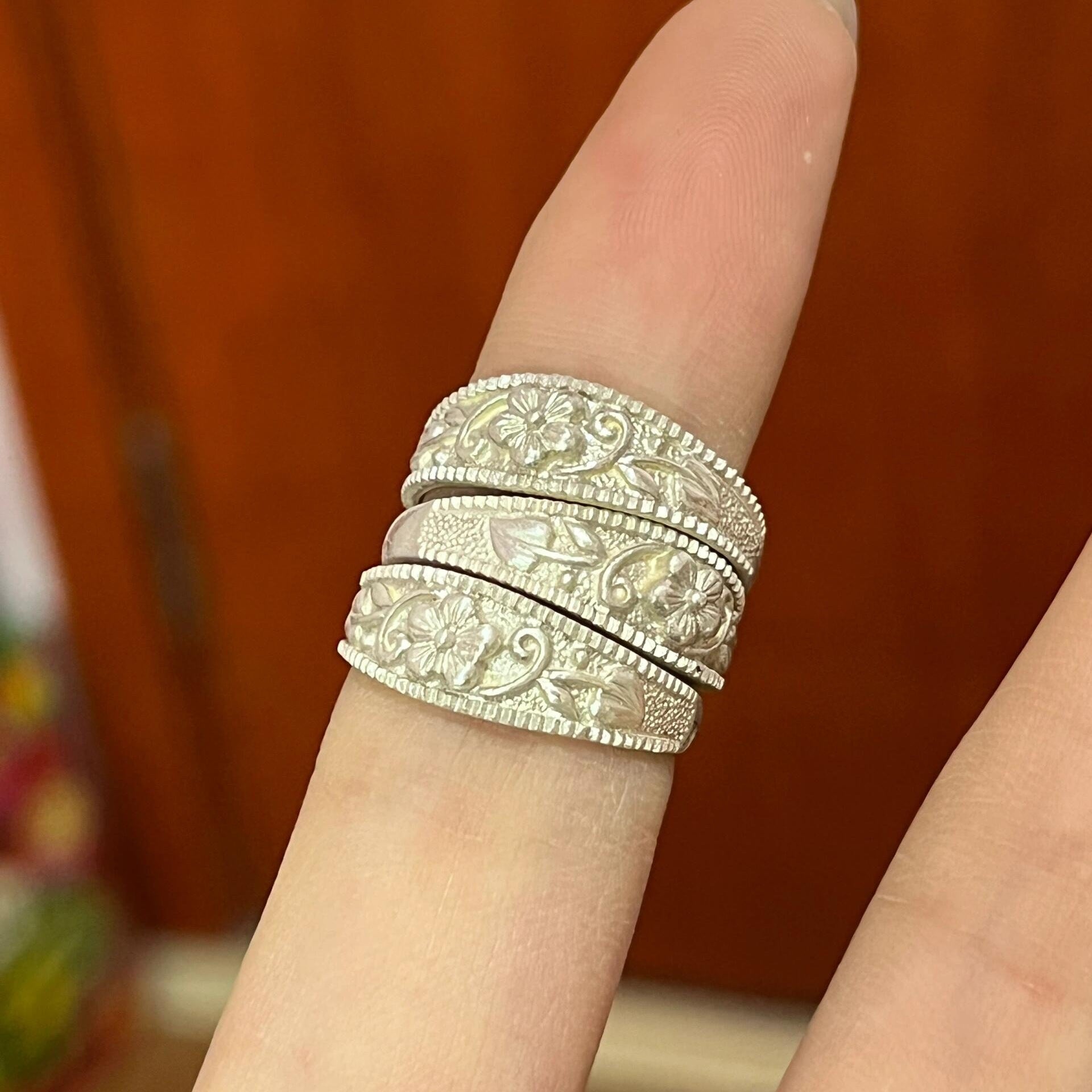 Wholesale Chinese Style Retro Pattern Ring Women' s Niche Design Sense Old-fashioned Plum Blossom Winding Flower Ring Open Finger Ring