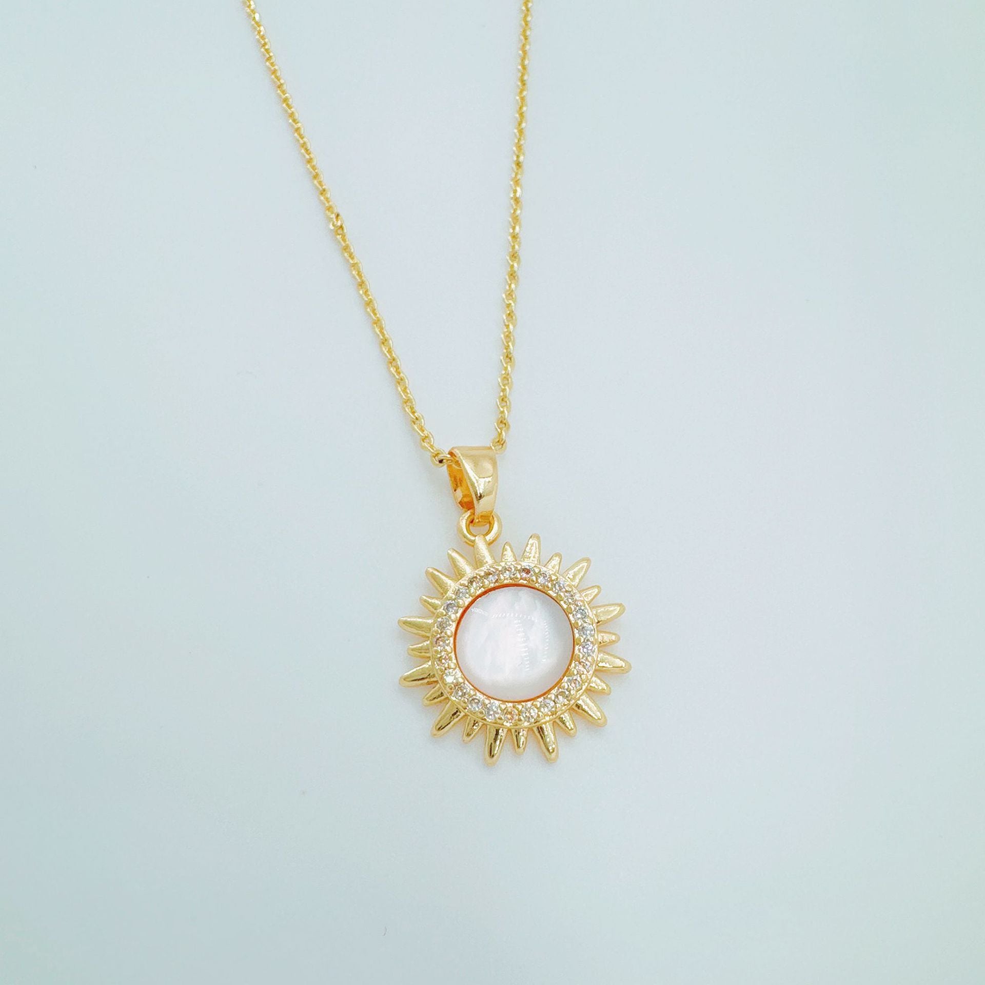 Wholesale Mother-of-Pearl Heart Sun Pendant Necklace - Casual Fashion Jewelry Accessory