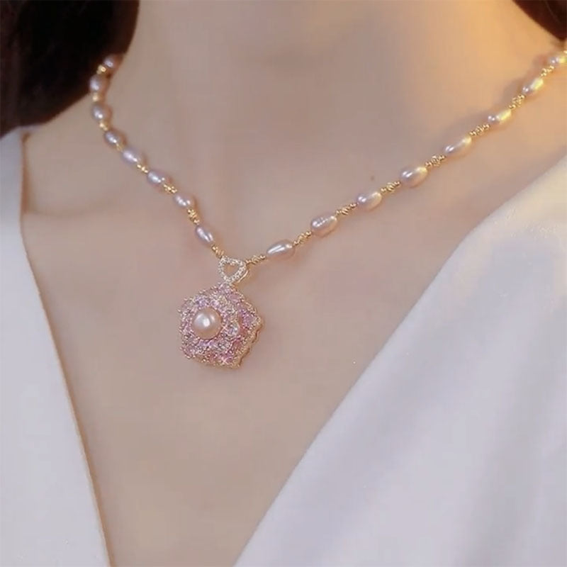 Wholesale Natural Rotating Pearl Necklace Trendy Flower Zircon Pendant Bone Chain ACC-NE-Huzhe002