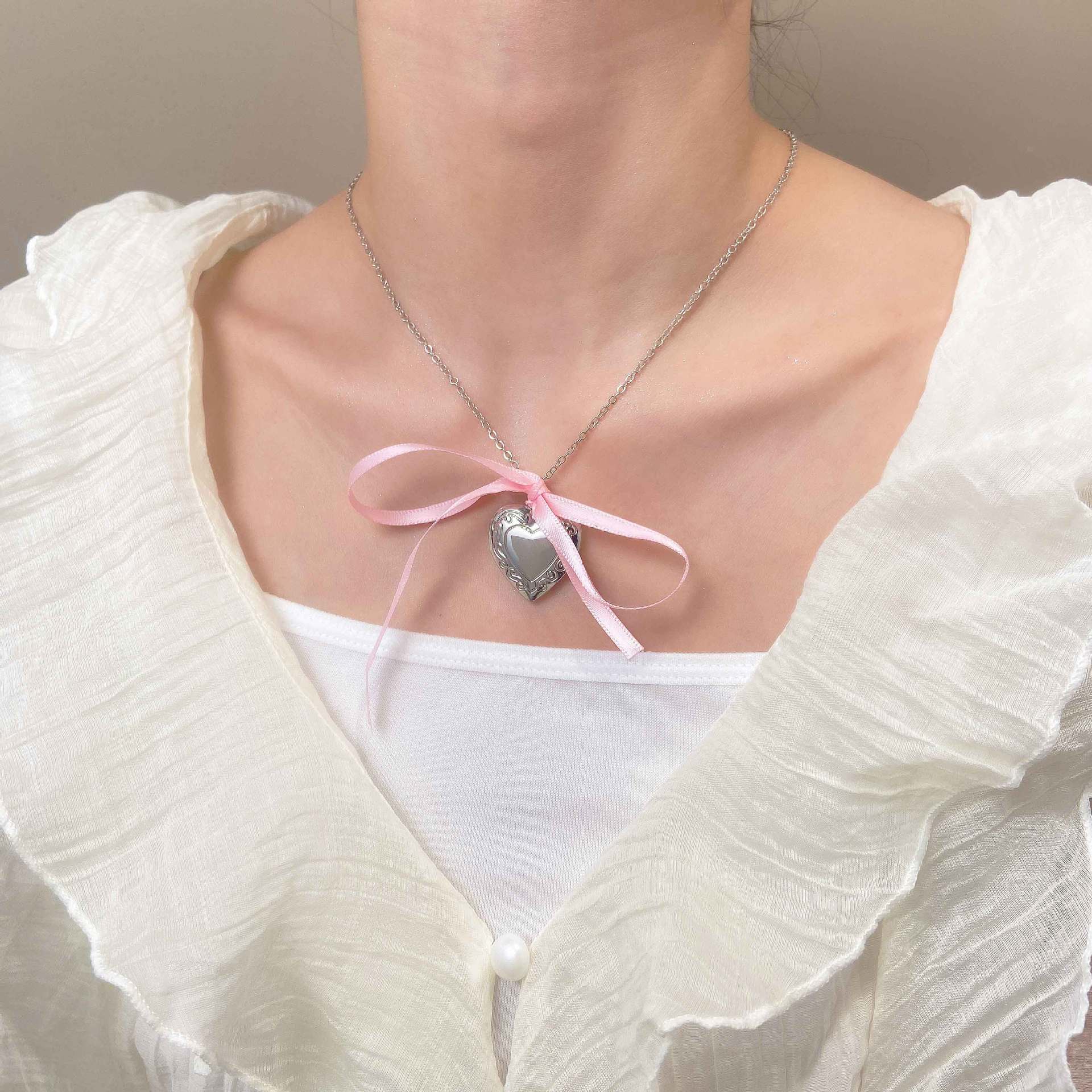 Wholesale Vintage  Pearl Necklace Women's Light Luxury  Love Clavicle Chain