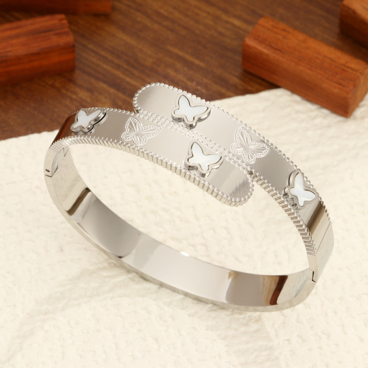 Wholesale Butterfly Titanium Steel Gold Bracelet Stainless Steel Fashion Light Luxury Women' s Niche Exquisite Jewelry Accessories for Men