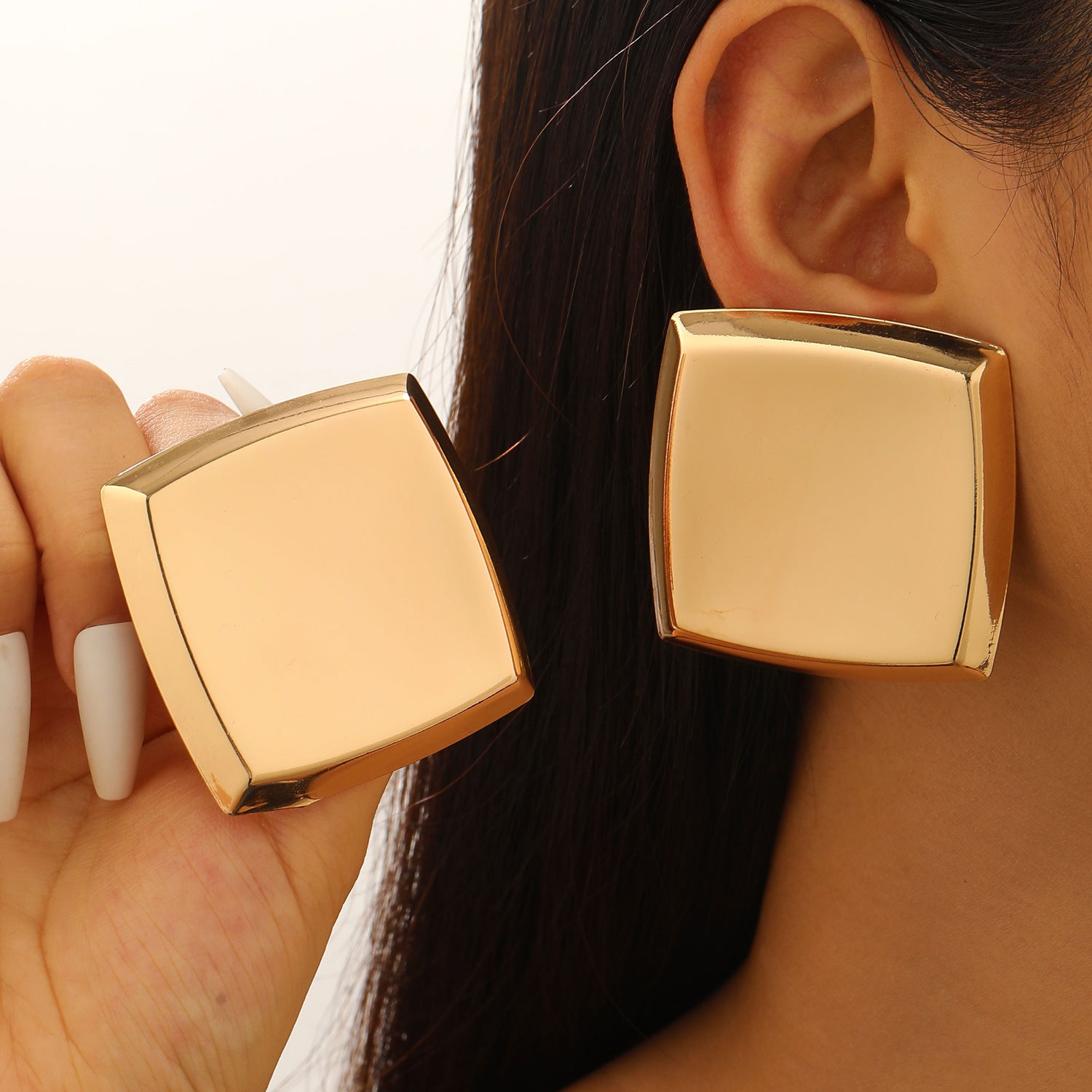 Wholesale Electroplated Metal Earrings Geometric Oval Pattern Fashion Accessory