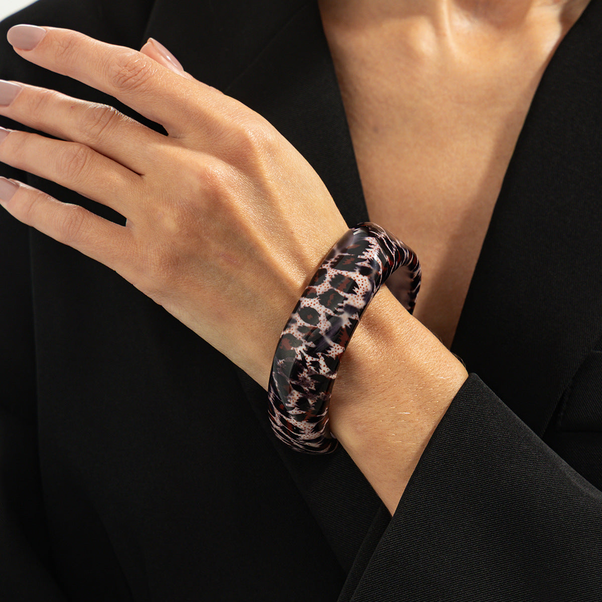 Wholesale Retro Asymmetrical Resin Leopard Print Bracelet