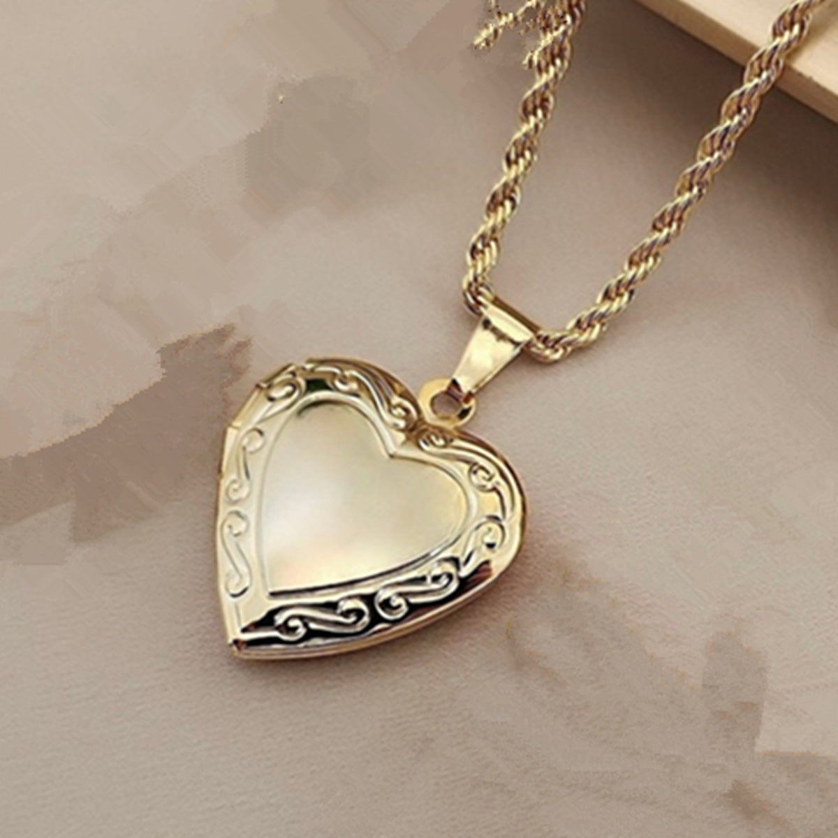 Wholesale  stainless steel love box shell oval necklace