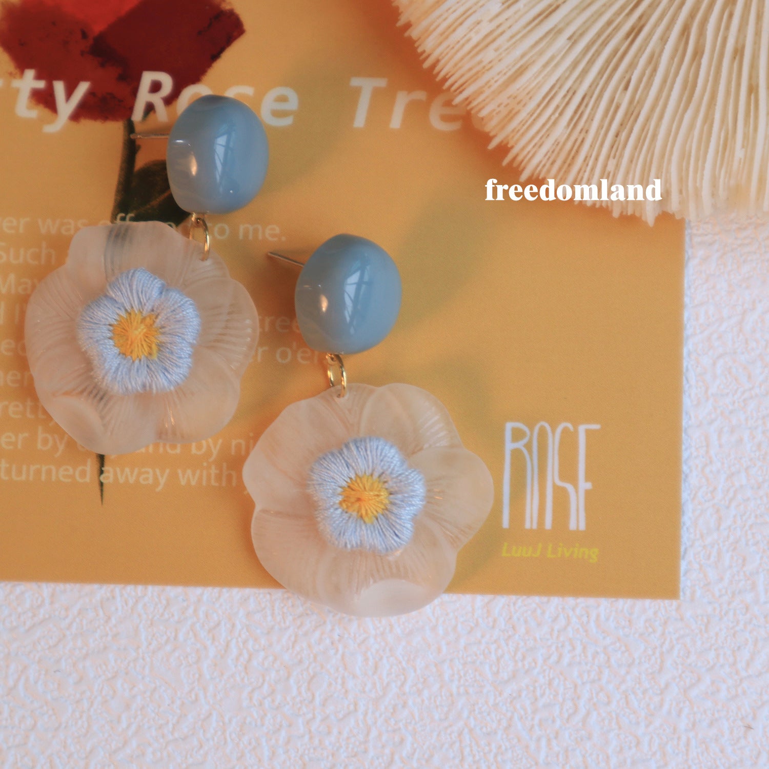 Wholesale Blue resin flower earrings