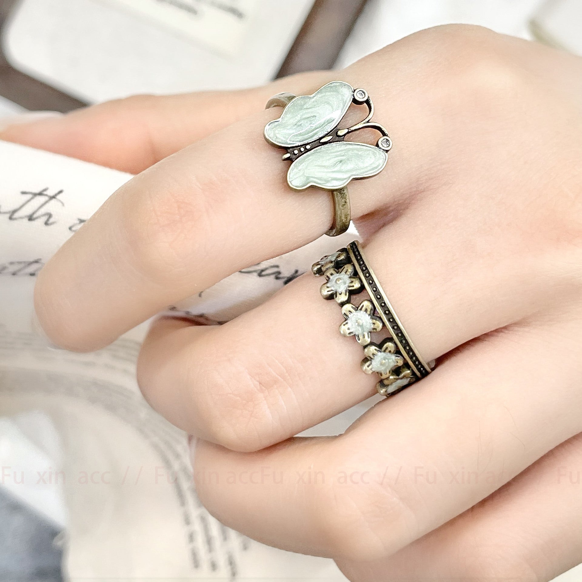 Wholesale  Drop Glaze Ring Retro Light Luxury Butterfly Opening Tail Ring Daisy