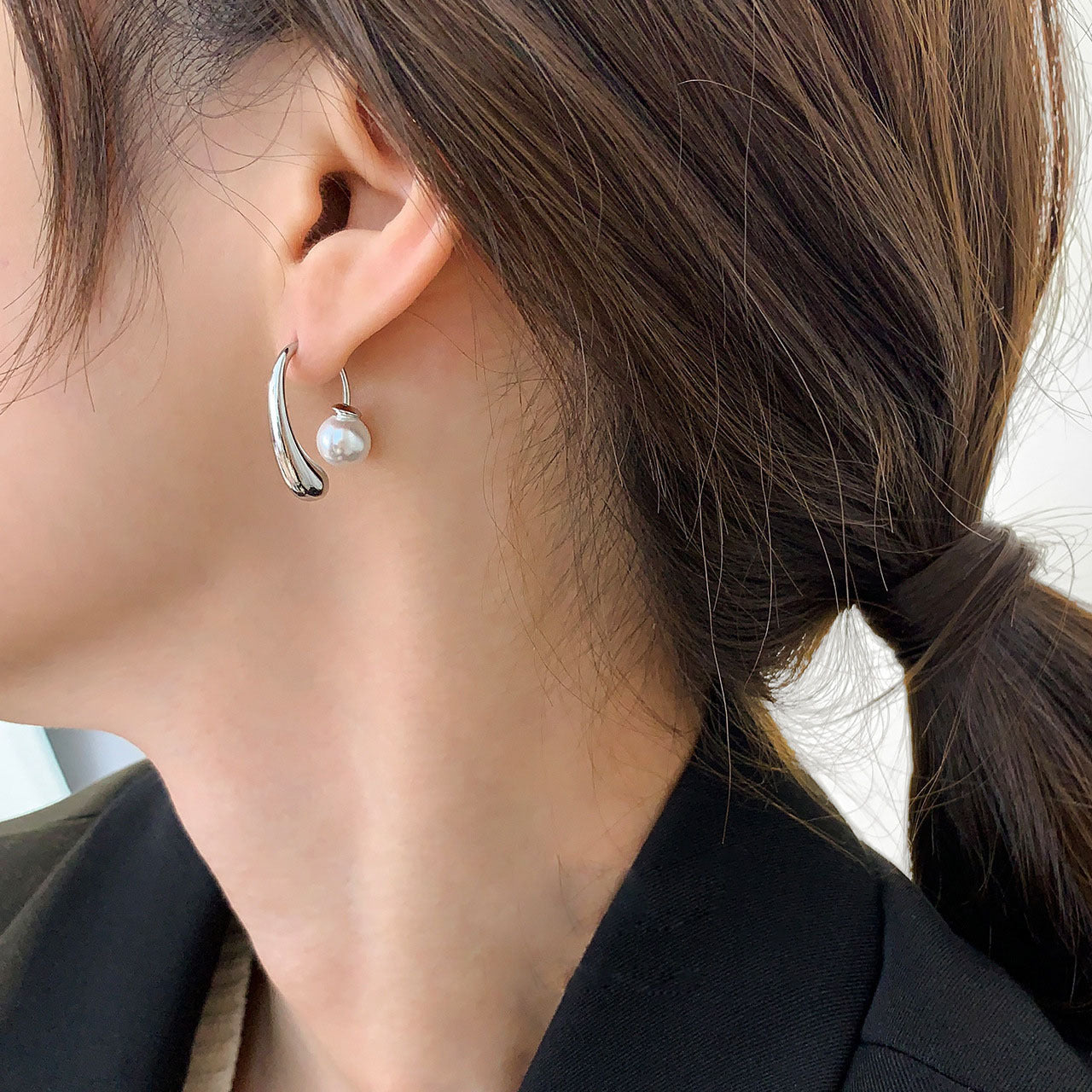 Wholesale Geometric Water Drop Hook Earrings Minimalist Design for Spring Summer Boutique Jewelry