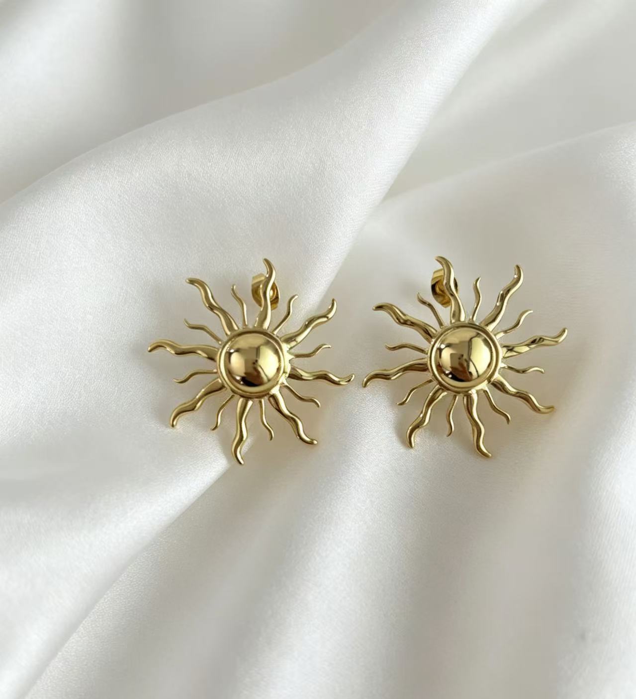 Wholesale Sunflower Shell Stud Earrings for Women,  Gold Retro Stainless Steel,  Stylish Party Jewelry,  Boutique Resale Gift