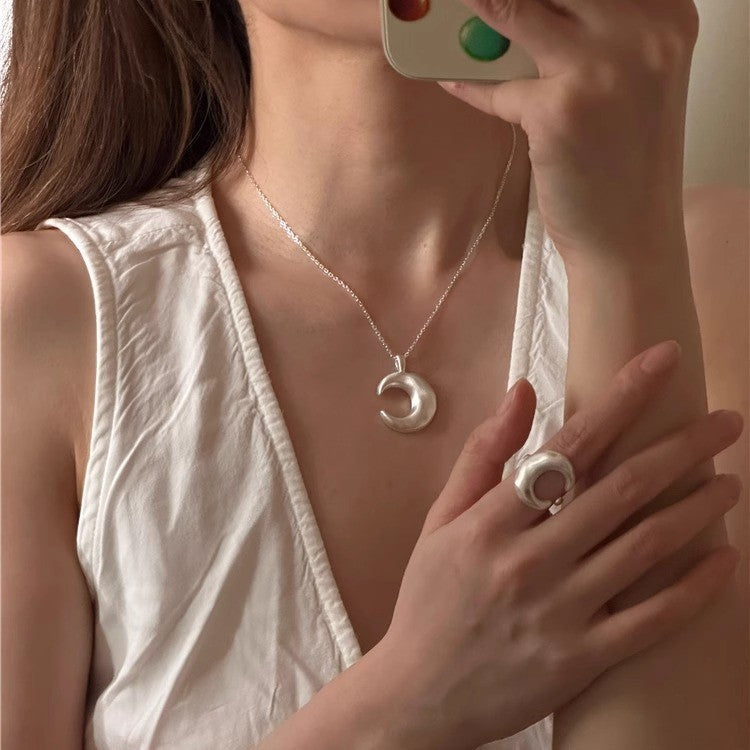 Wholesale  Frosted Fashionable Atmosphere Moon Pendant Necklace