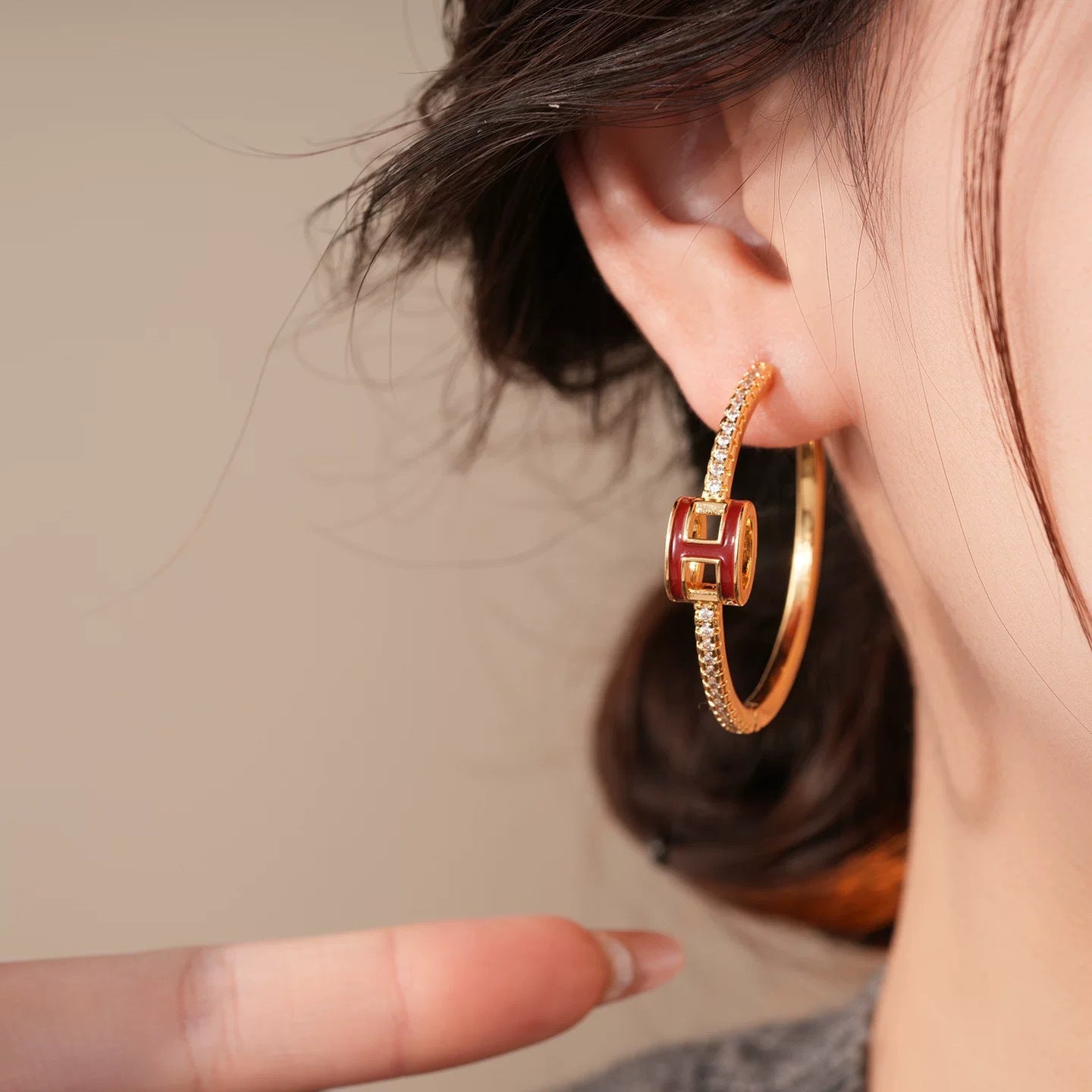 Wholesale Gold Plated Zircon Letter Ear Cuffs For Women Trendy Geometric Shape Chic Everyday Jewelry Accessory Boutique Resale Gift