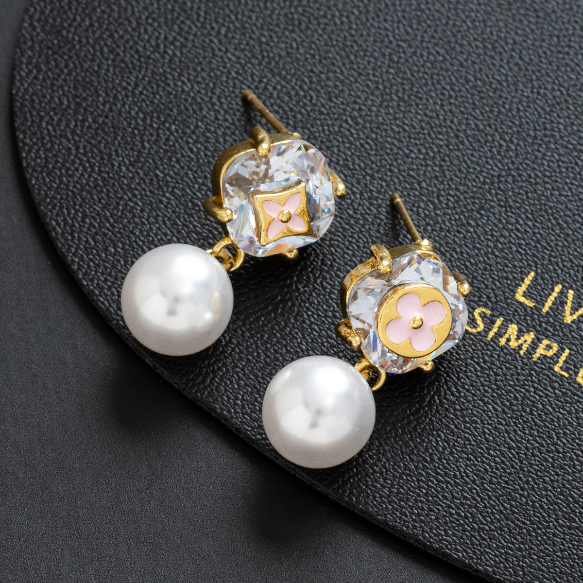 Wholesale Trendy Four Leaf Clover Pearl Stud Earrings Copper Plated Gold Zircon Jewelry Accessory Boutique Resale