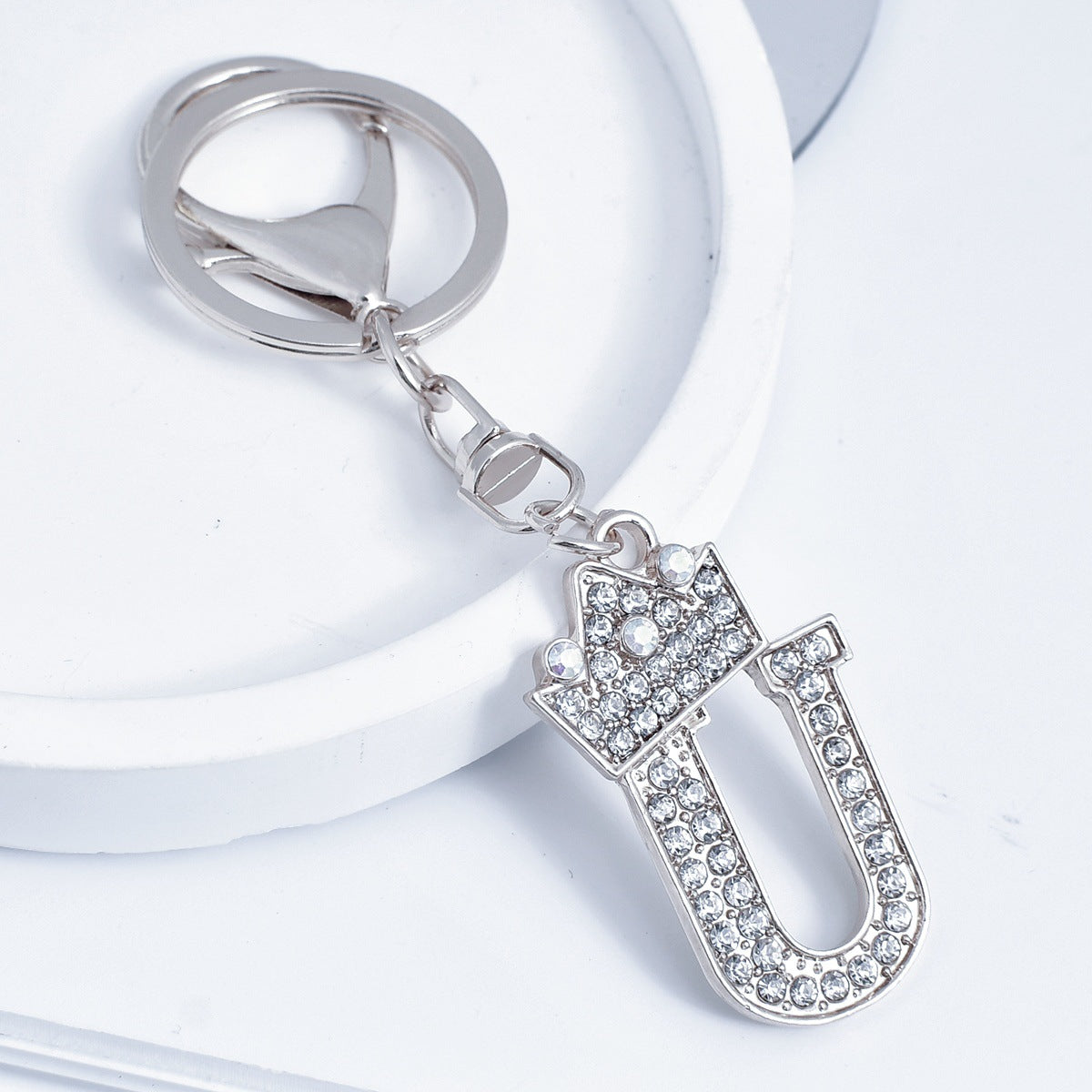 Wholesale Stylish Rhinestone 26 Letter Keychain Zinc Alloy Silver Metal Pendant Car Backpack Accessory Fashion Jewelry Gift For Resale