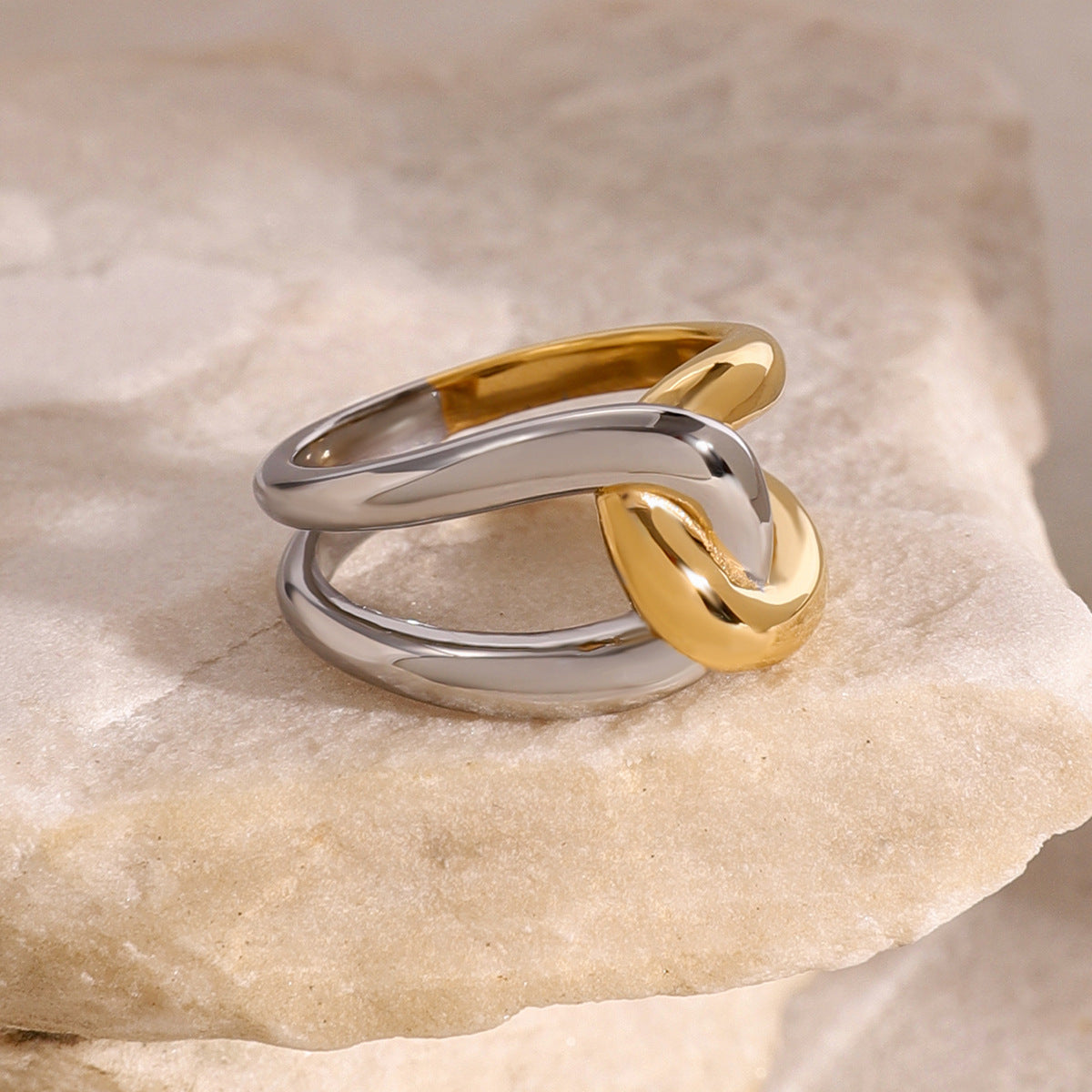 Wholesale light luxury fashion 18k gold stainless steel gold and silver color matching irregular winding ring