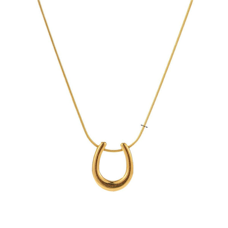 Wholesale  Light Luxury Fashion U-shaped Horseshoe Pendant Titanium Steel Necklace