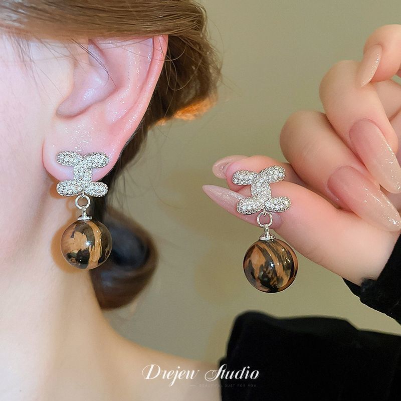 Wholesale French Vintage Camellia Flower Earrings Alloy Electroplated Jewelry Accessory