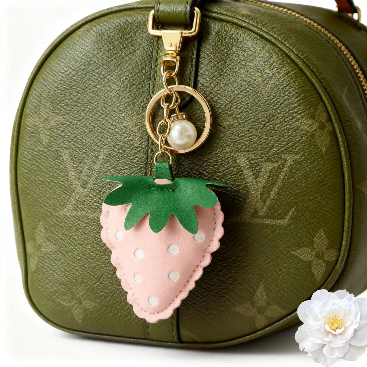 Wholesale Korean Style Cute Strawberry Keychain With Green Leaf PU Leather Car Key And Bag Accessory