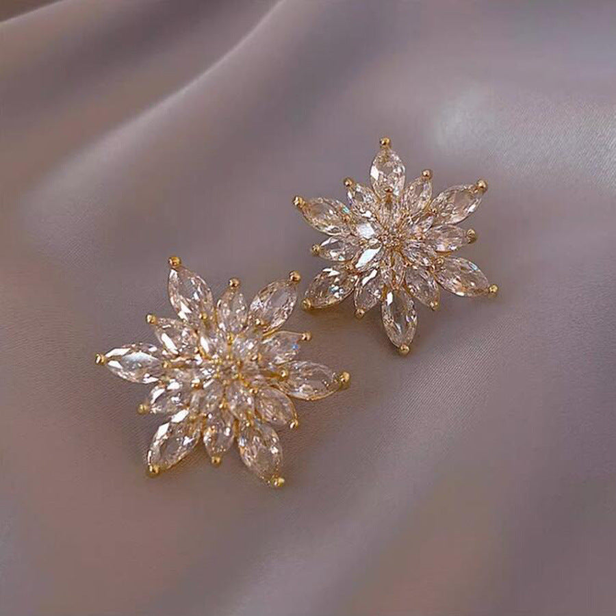 Wholesale  Luxury Flash Diamond Zircon Snowflake Earrings