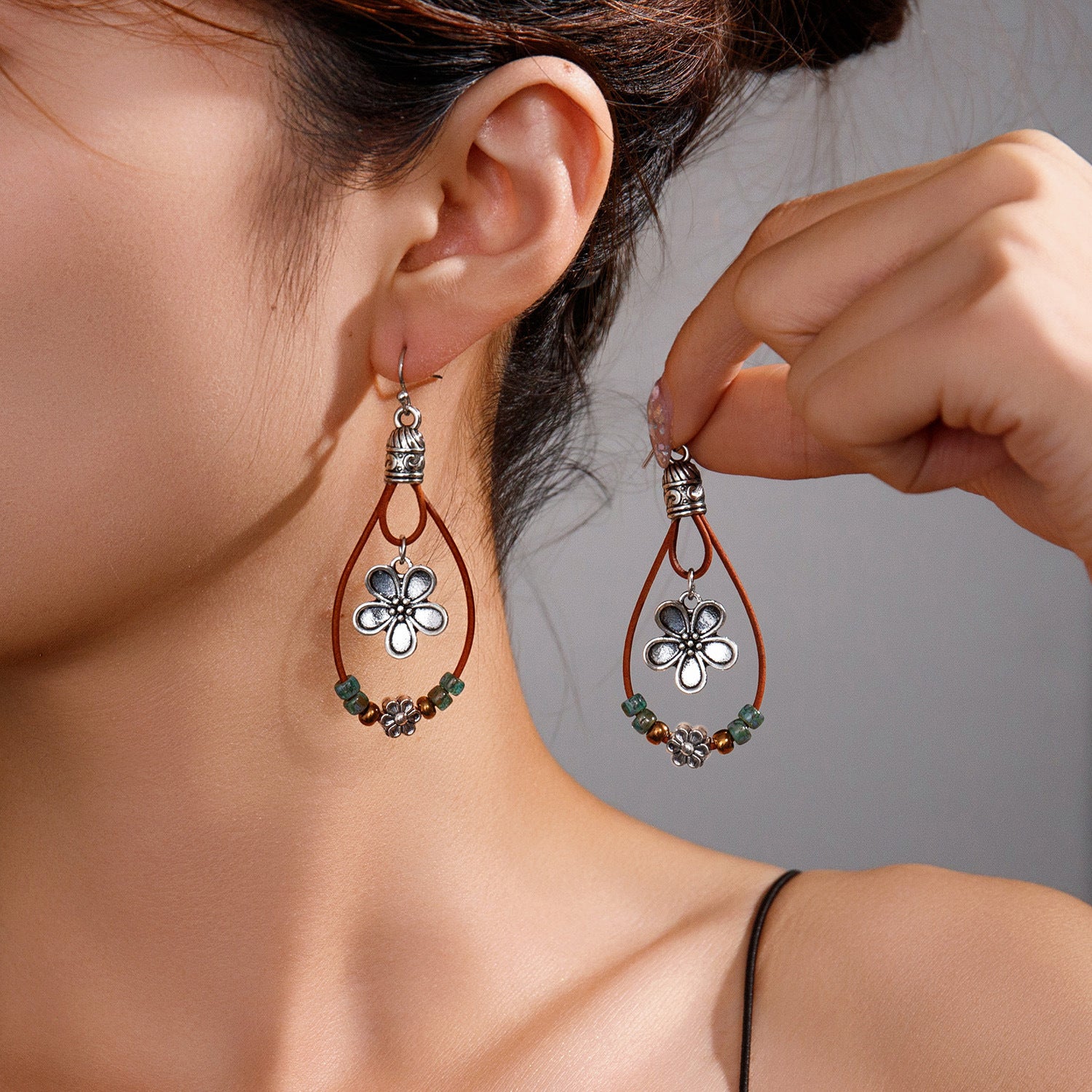 Wholesale  retro ethnic style antique silver flower beads leather rope pendant women's earrings