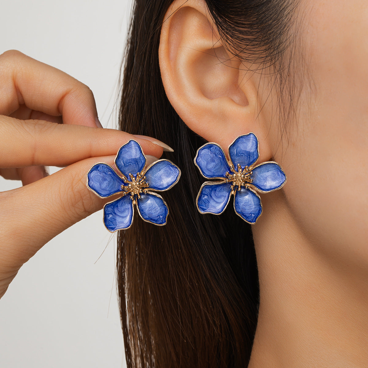 Wholesale Alloy Oil-Dropping Three-Dimensional Flower Earrings