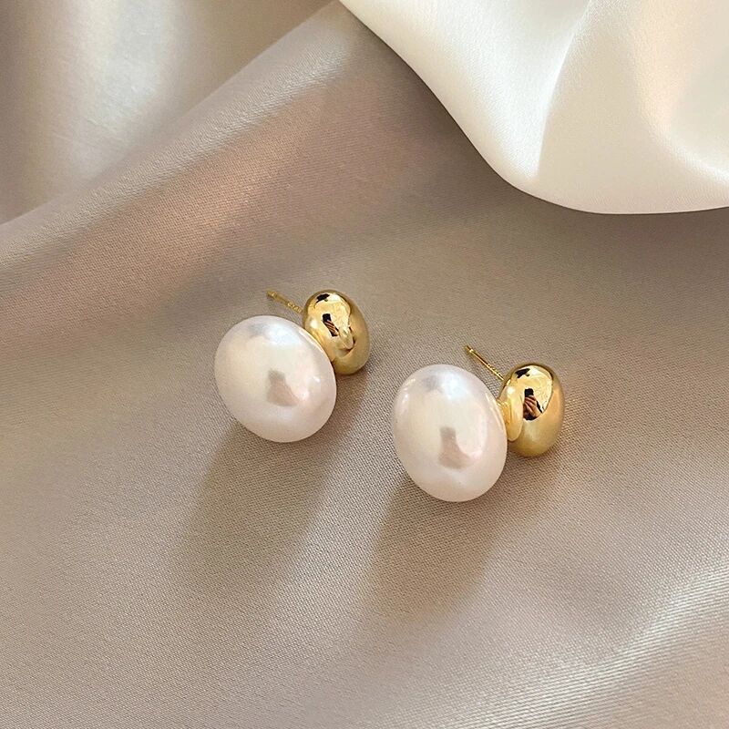 Wholesale Metal Oval Pearl Three-dimensional Earrings  Light Luxury Earrings