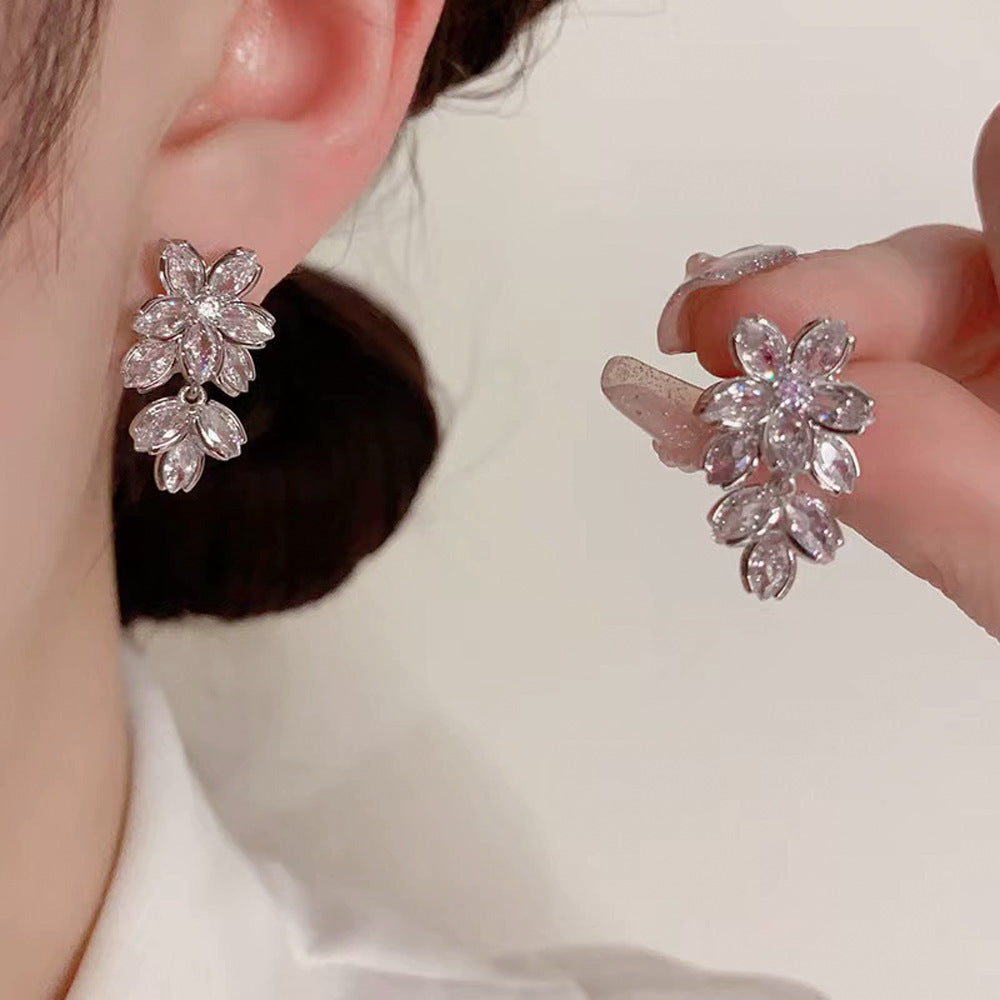 Wholesale  Luxury Zircon Leaf Ear Clip Earrings