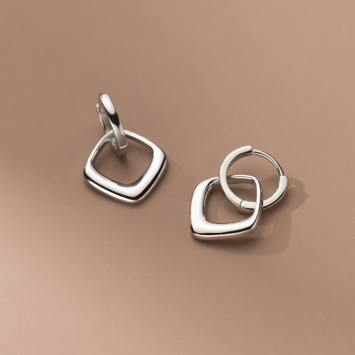 Wholesale S925 sterling silver smooth diamond buckle earrings