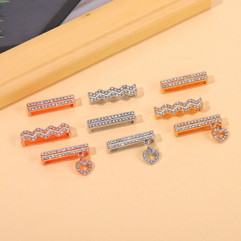 Wholesale Gold Heart Rhinestone Pendant Charms 3 Piece Set For Watch Band Chic Fashion Accessory Gift And Everyday Use