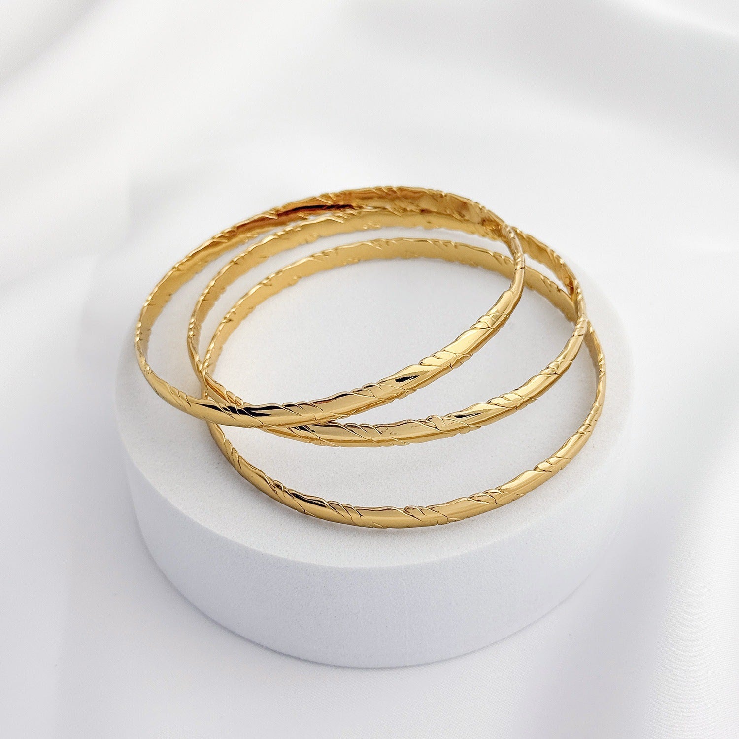 Wholesale Stainless Steel Plated Geometric Bangle Modern Minimalist Jewelry Accessory