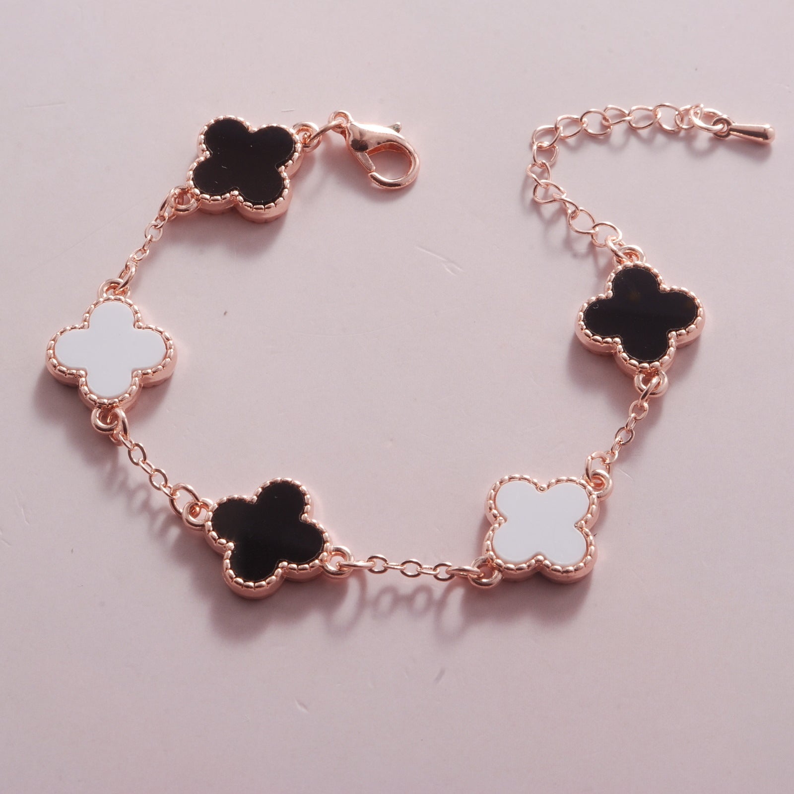 Wholesale Light Luxury Bracelet Alloy Diamond Four-leaf Clover Bracelet ACCVIP-BT-Zhum001