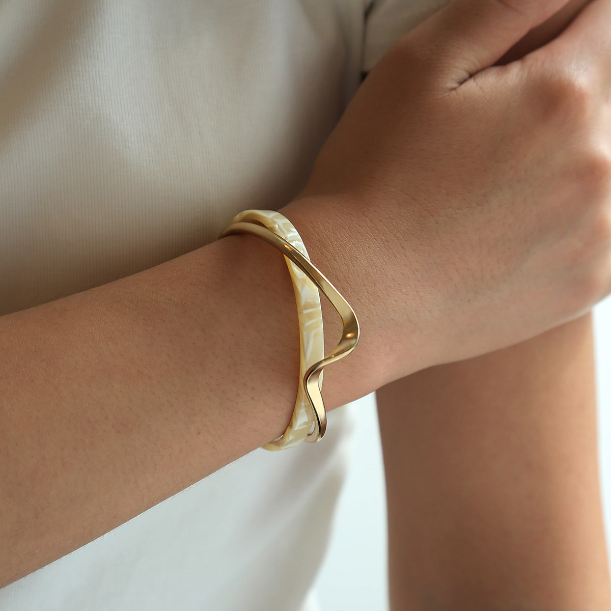 Wholesale Chic Double Layer Hollow Geometric Open Bangle Bracelet For Women Metal Jewelry Gift Boutique Resale