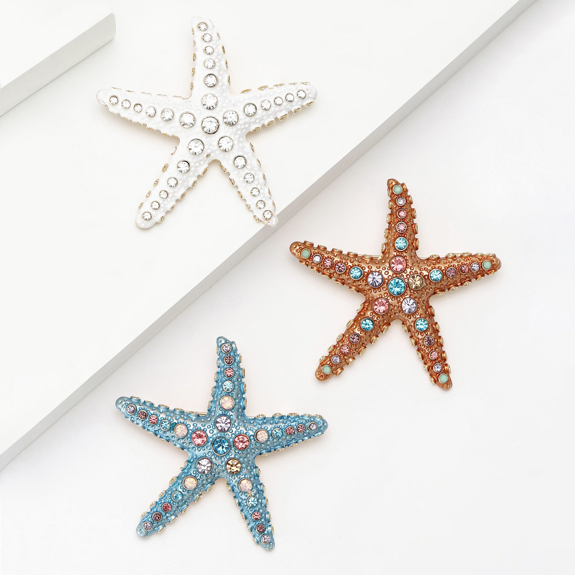 Wholesale Gold Tone Alloy Starfish Brooch With Rhinestones Tropical Beach Style Fashion Accessory For Women