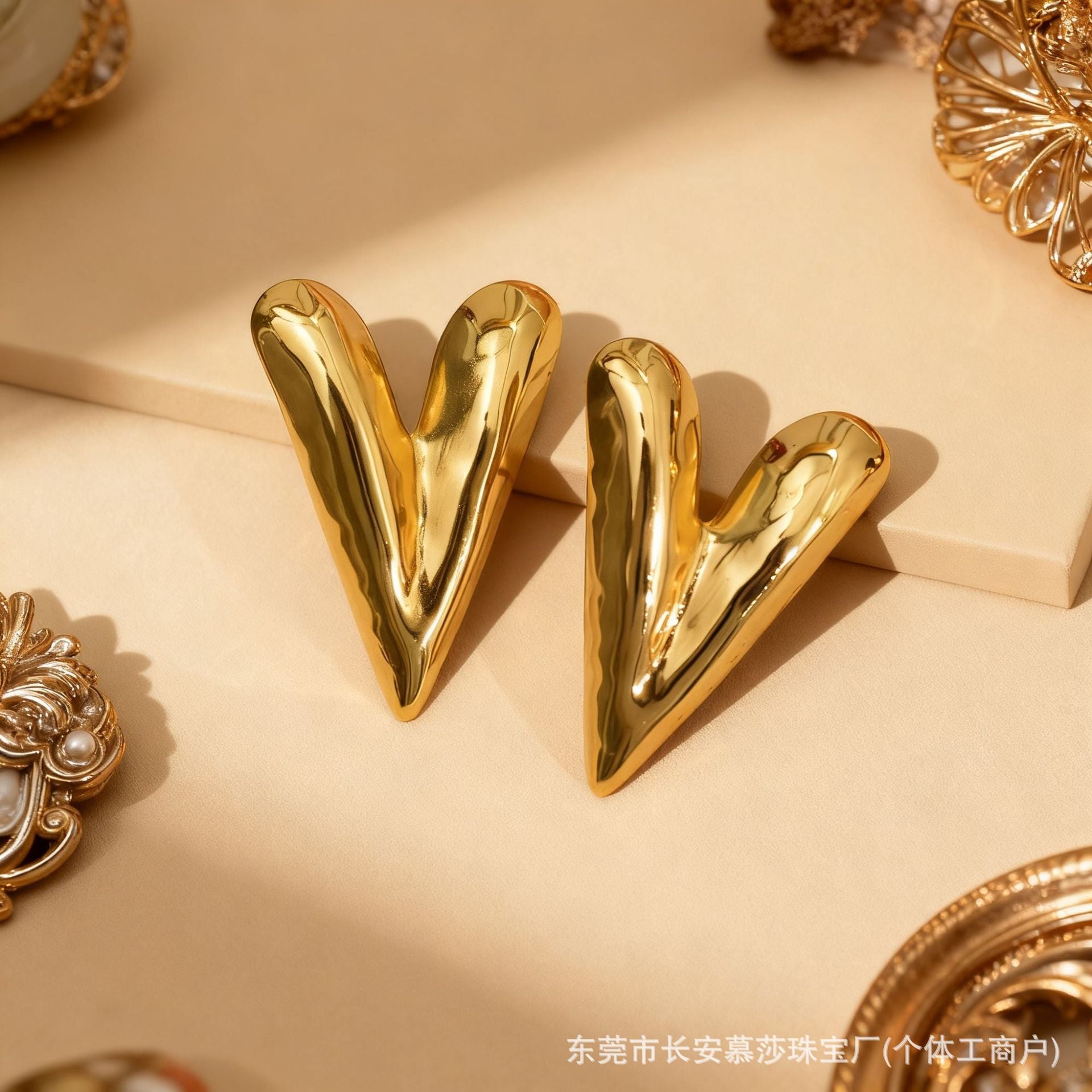 Wholesale Modern Heart Shape Stainless Steel Earrings Trendy Golden Electroplated Earrings for Women Party Wear Jewelry Accessory