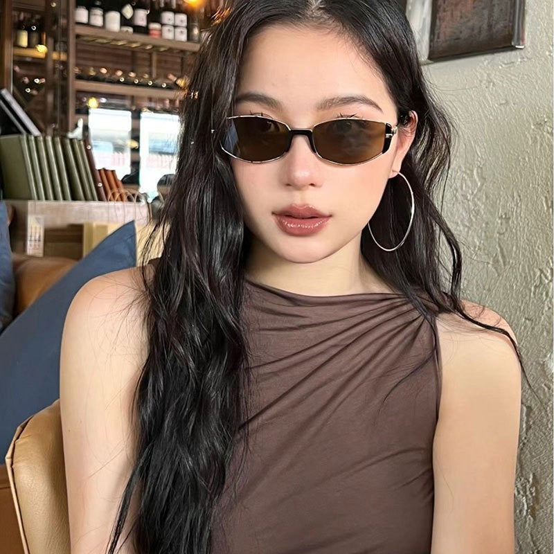 Wholesale Modern Retro Cat Eye Sunglasses for Women,  Tea Lens Black Frame,  UV400 Sun Glasses,  Slimming Flattering Shades