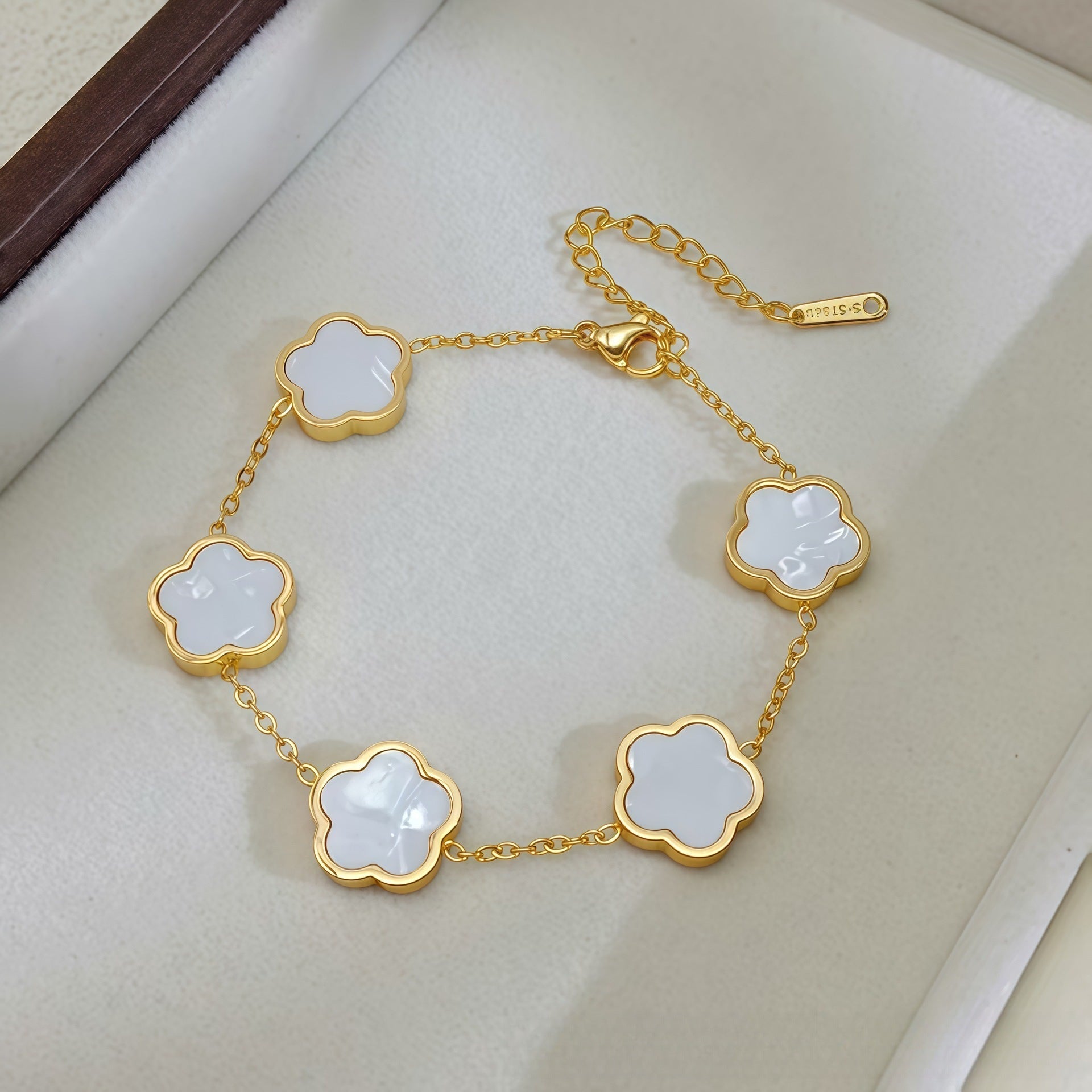 Wholesale Stainless Steel Four Leaf Clover Bracelet Fade Resistant Unisex Jewelry Accessory For Anniversary Gifts Boutique Resale