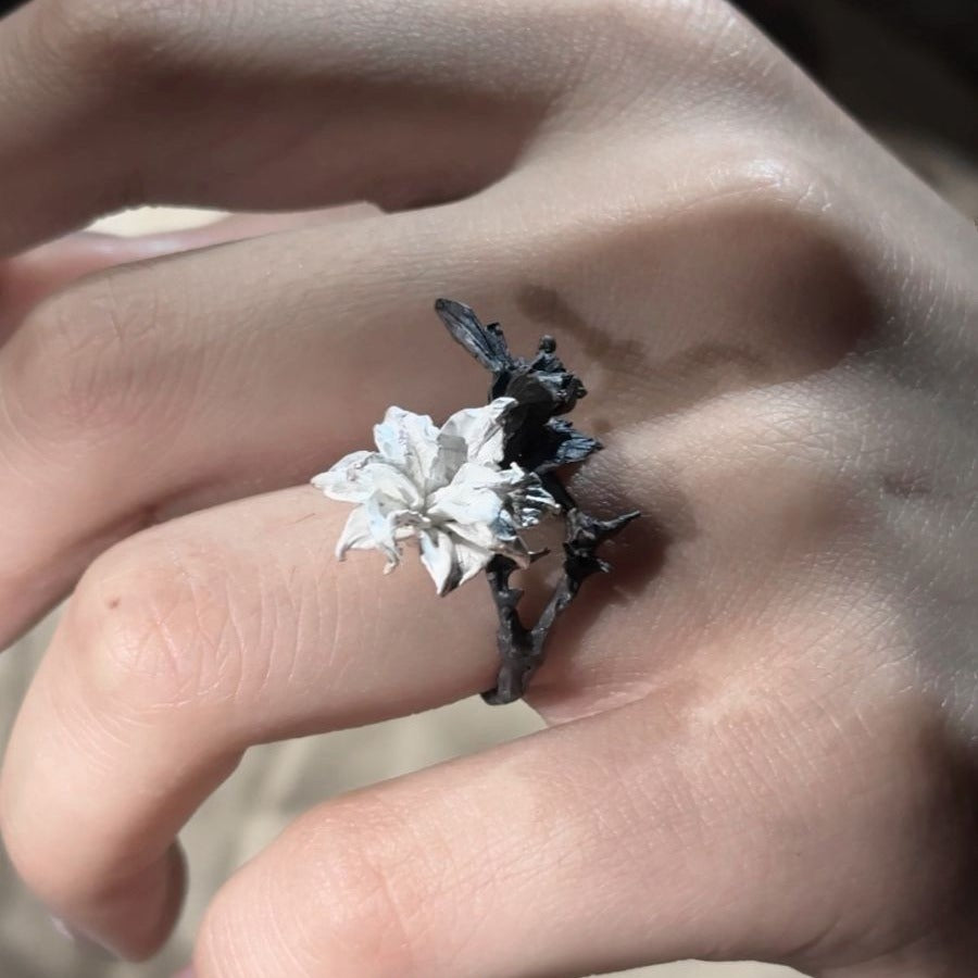 Wholesale  Black and White Flower Rings
