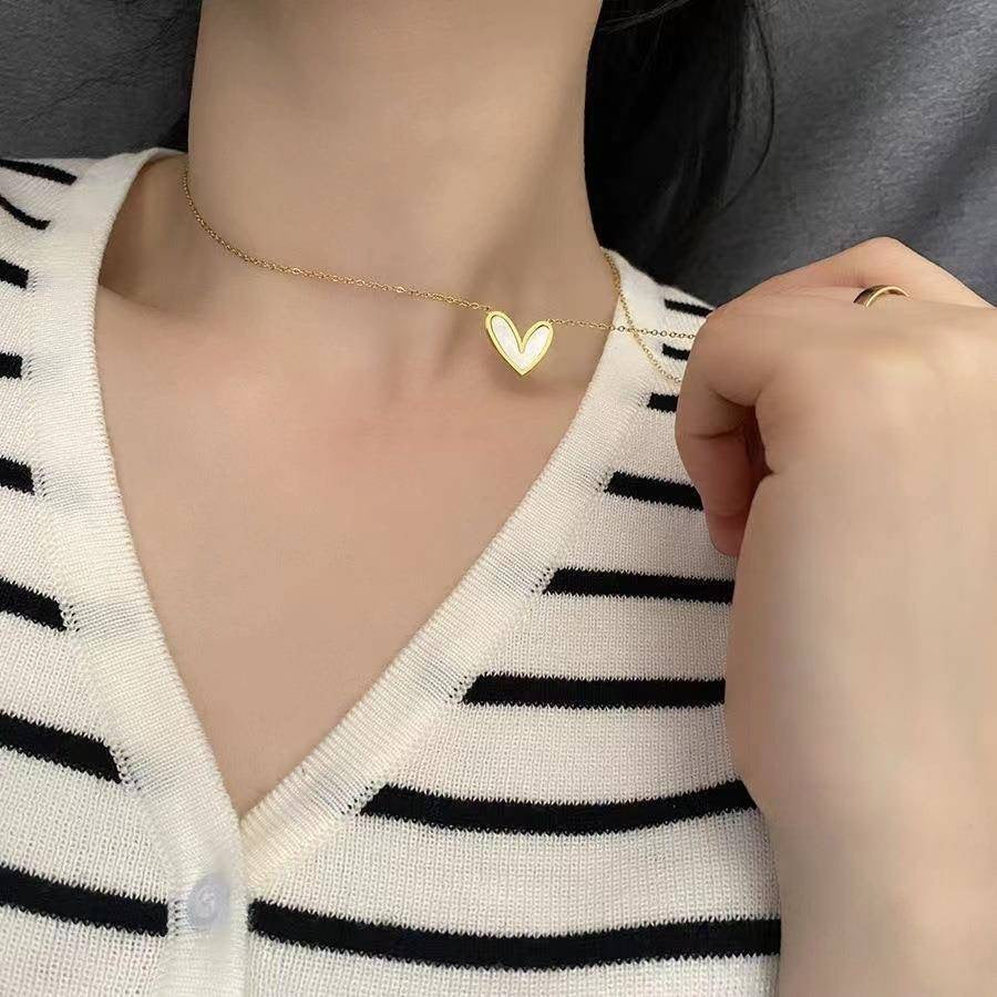 Wholesale Heart Shape Pendant Necklace Fashion Jewelry Accessory Boutique Resale Gift