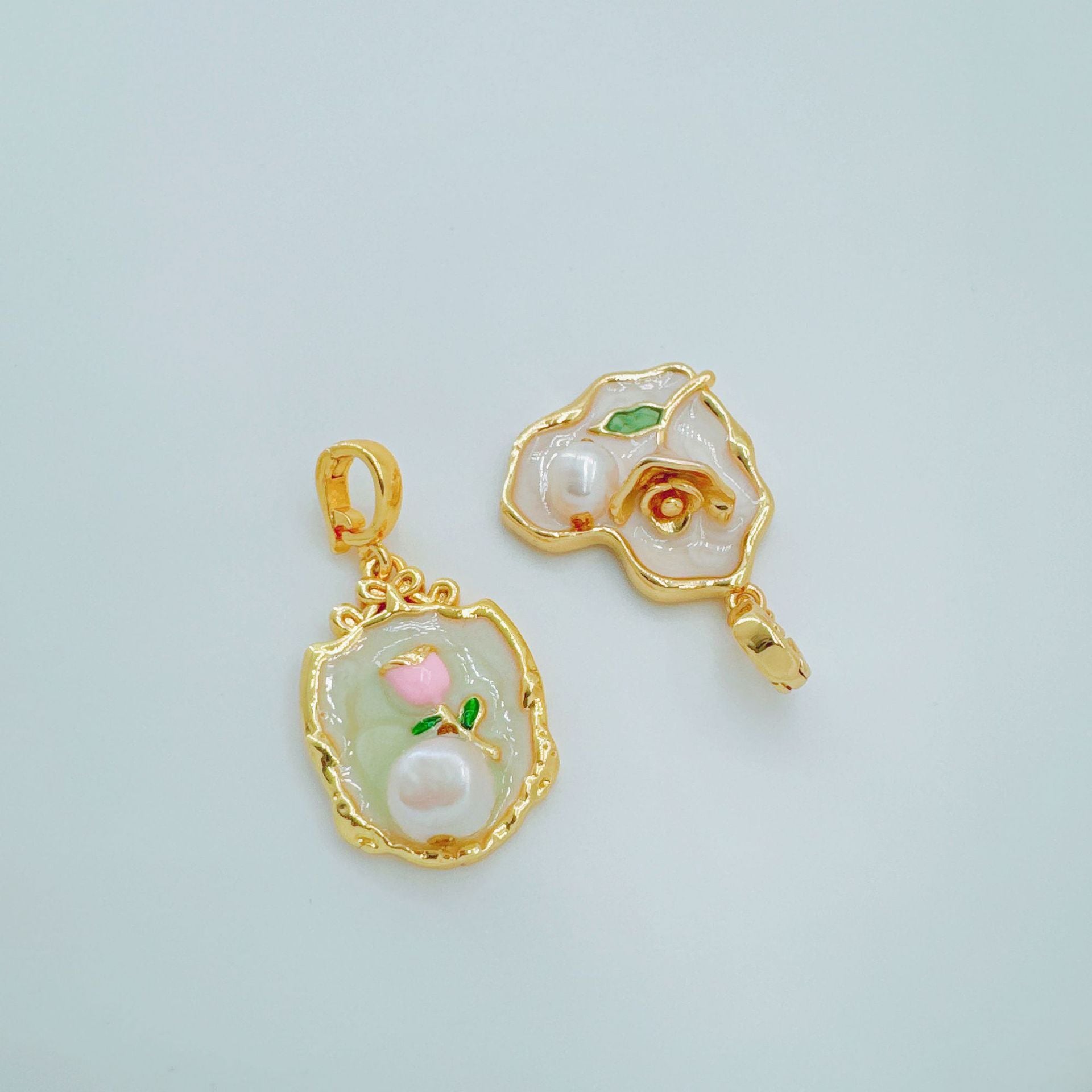 Wholesale Vintage Heart Pendant Natural Pearl Gold-Plated Copper Jewelry Accessory for Resale