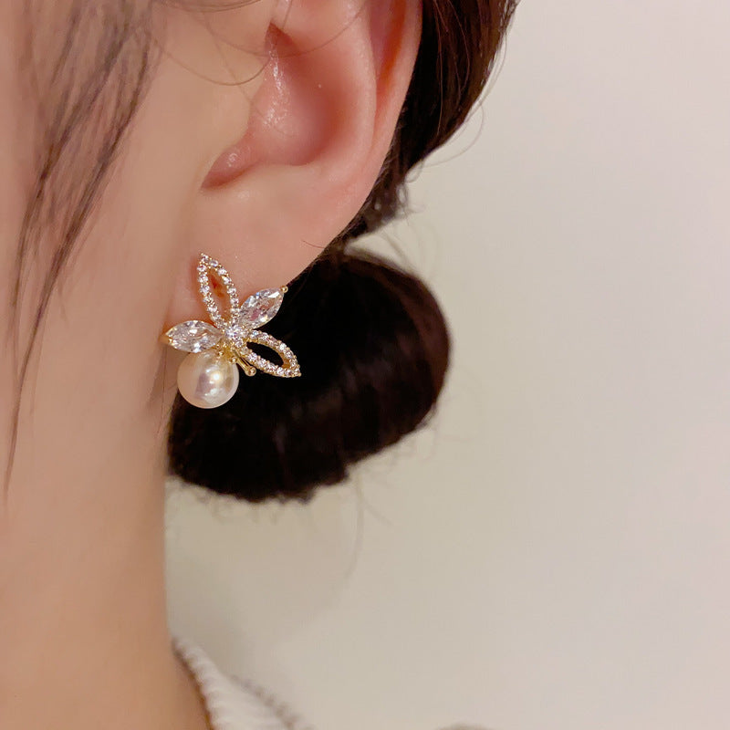Wholesale Stylish Mabe Pearl and Zircon Flower Stud Earrings