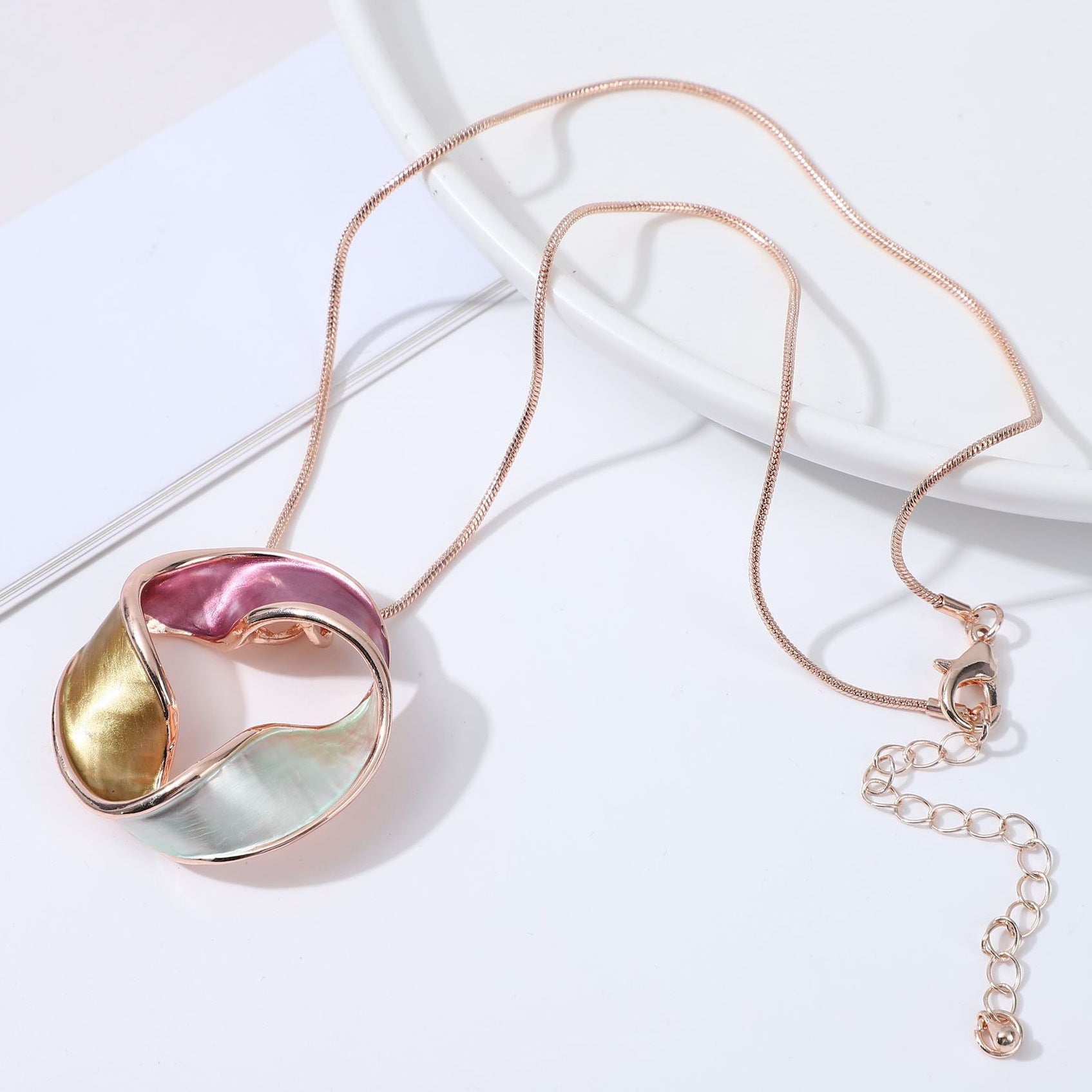 Wholesale  round personalized hollow round geometric color pendant  clavicle chain